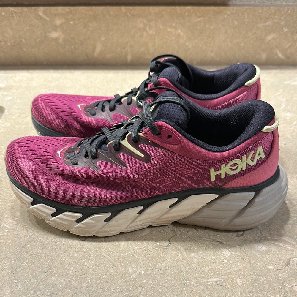 HOKA ONE Gaviota 4 Women's 9 Pink Running Shoes EUC